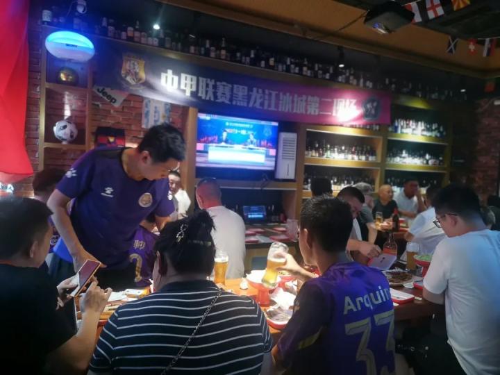 辽宁vs福建视频直播间,一场球,两桌烧烤,三壶茶,我看的是人情味儿 辽宁vs福建视频直播间,一场球,两桌烧烤,三壶茶,我看的是人情味儿